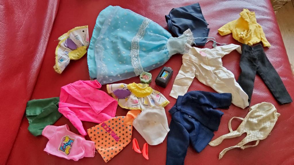 Vintage Barbie Mattel tienerpop outfit kleding pumps rok., Verzamelen, Ophalen of Verzenden, Zo goed als nieuw, Kleertjes