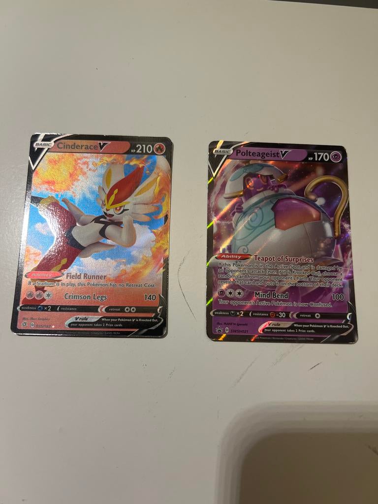Pokémon kaarten: Cinderace V (035) & Polteageist V (SWSH021), Ophalen of Verzenden, Zo goed als nieuw