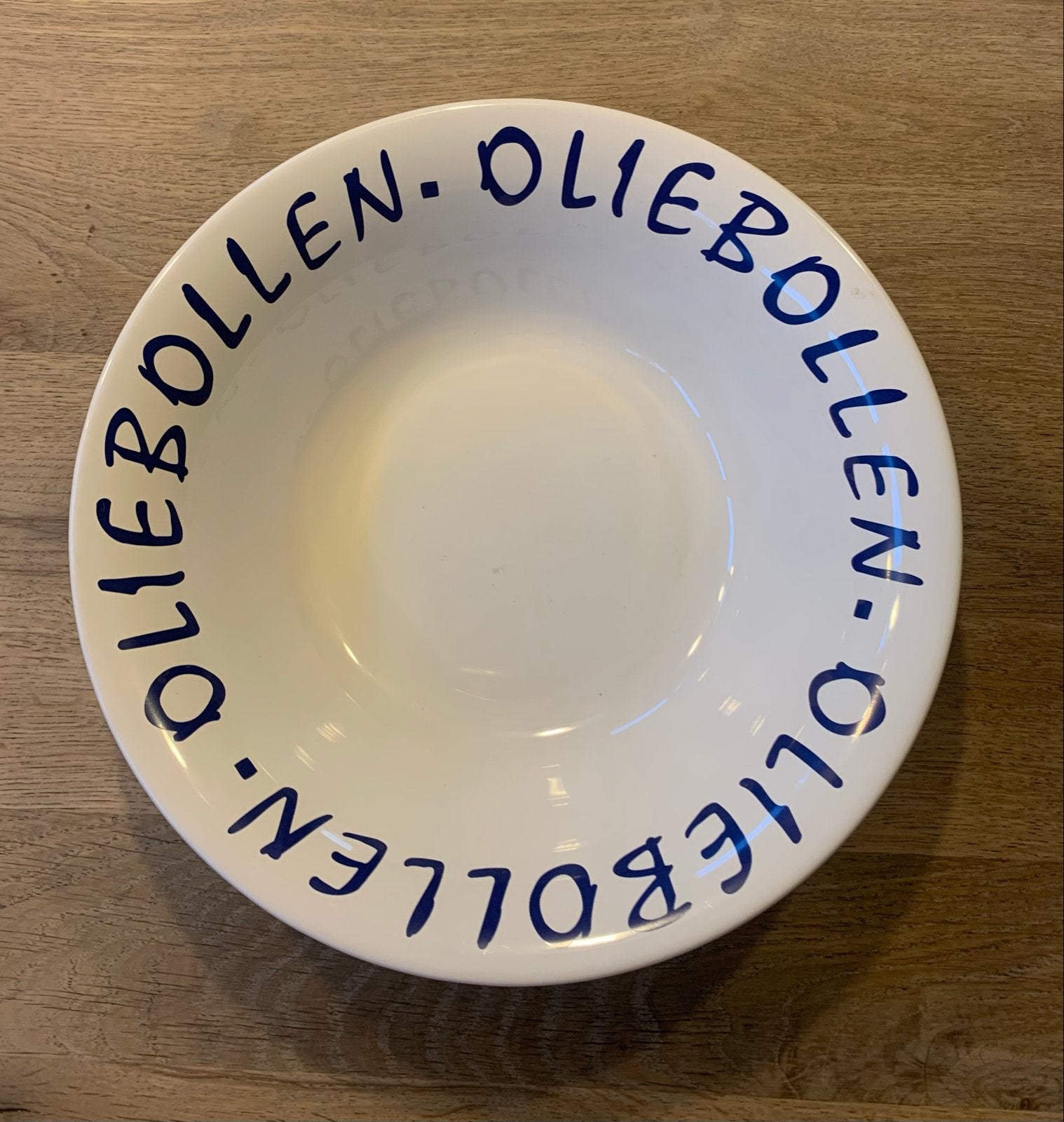 Oliebollenschaal - Wit met donkerblauwe tekst, Gebruikt, Porselein of Keramiek, Schaal, Rond