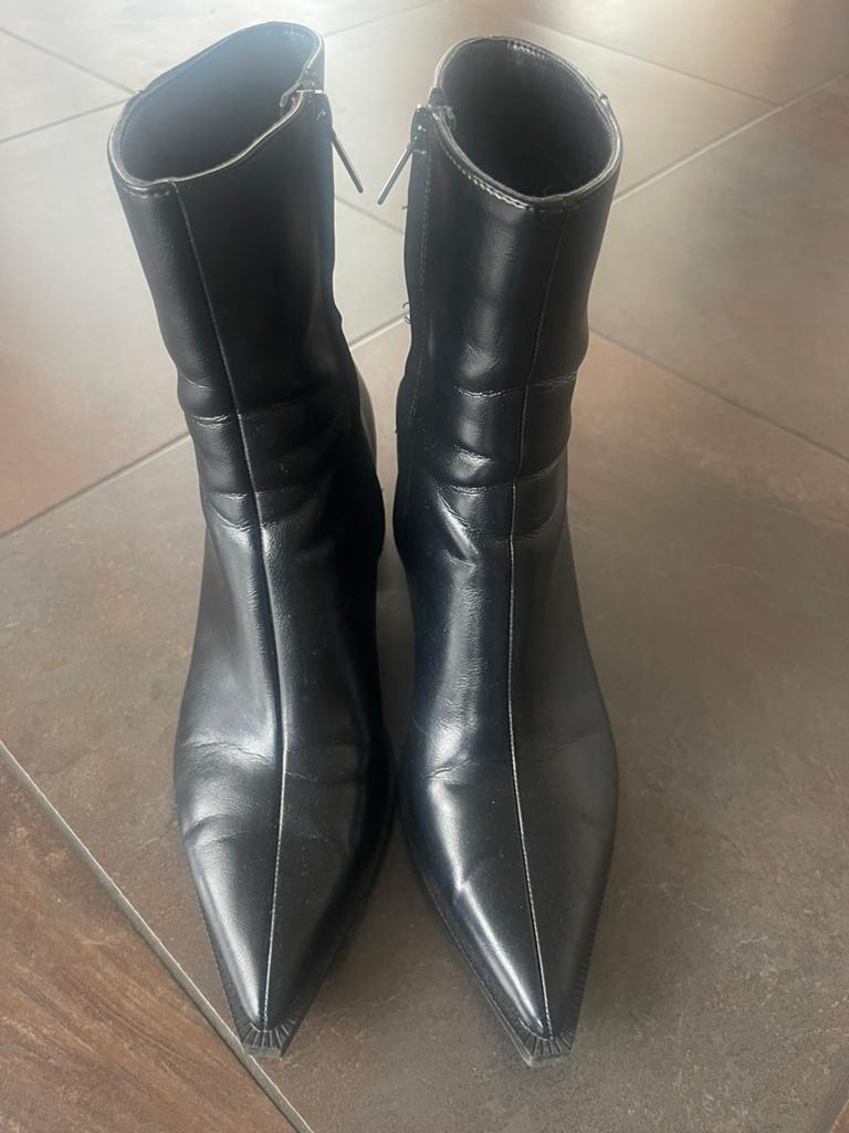 Zara zwarte laarsjes maat 39, Kleding | Dames, Schoenen, Zwart, Lage of Enkellaarzen, Ophalen of Verzenden, Zo goed als nieuw