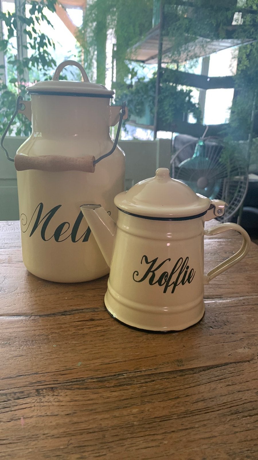 EMAILLE melkkan en koffiepotje, Ophalen
