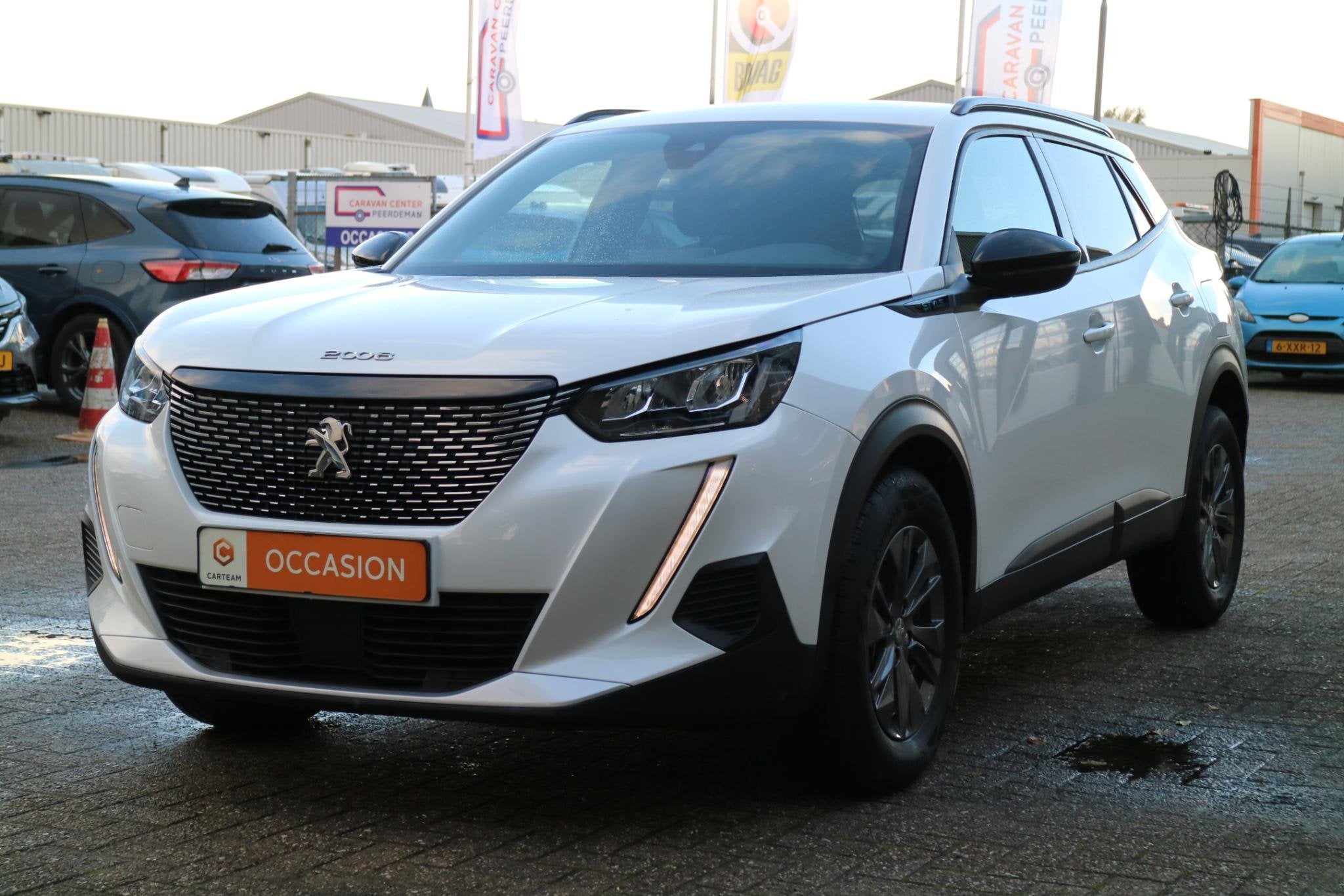 Peugeot 2008 1.2 PureTech Style | Camera | Carplay | Weinig, Auto's, Gebruikt, Euro 6, 1199 cc, Wit