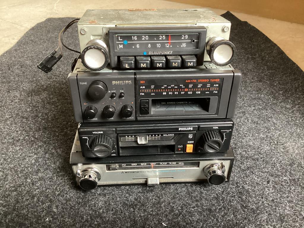 Vintage autoradio's: Blaupunkt, Philips, Mitsubishi, Auto diversen, Ophalen, Gebruikt