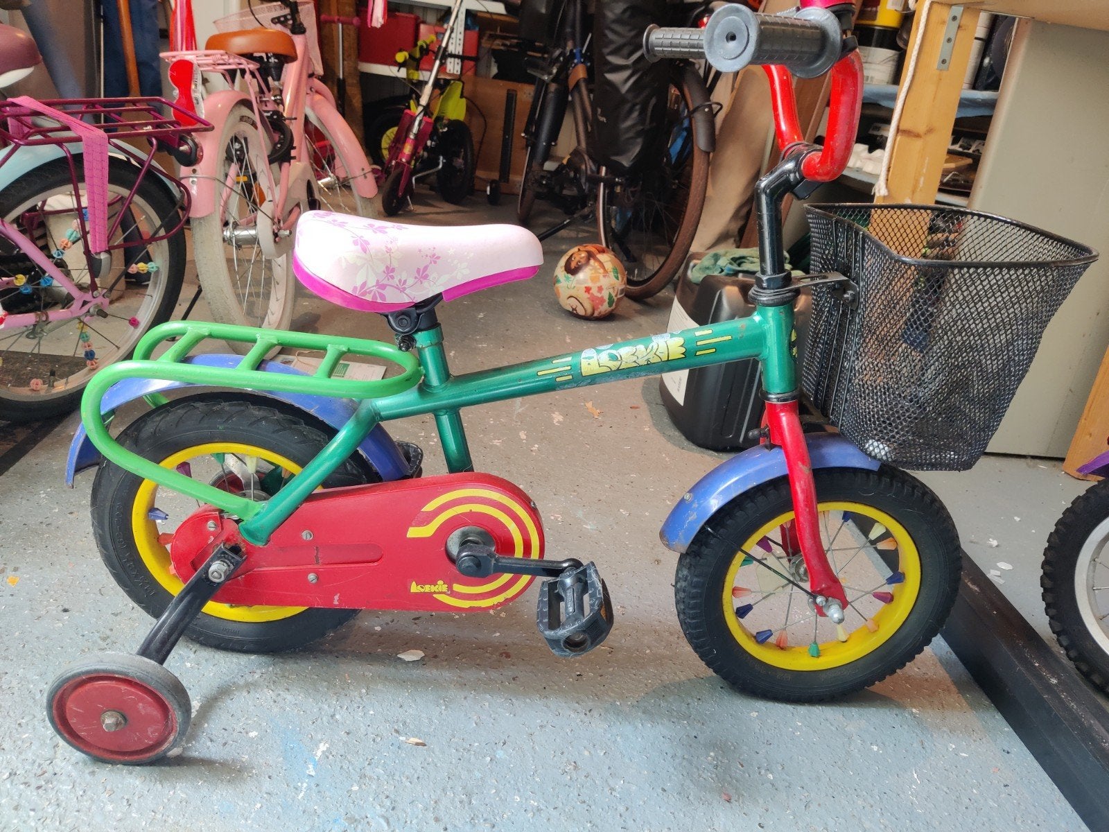 Loekie kinderfiets 12 inch met zijwieltjes en mandje, Fietsen en Brommers, Fietsen | Kinderfietsjes, Ophalen, Loekie