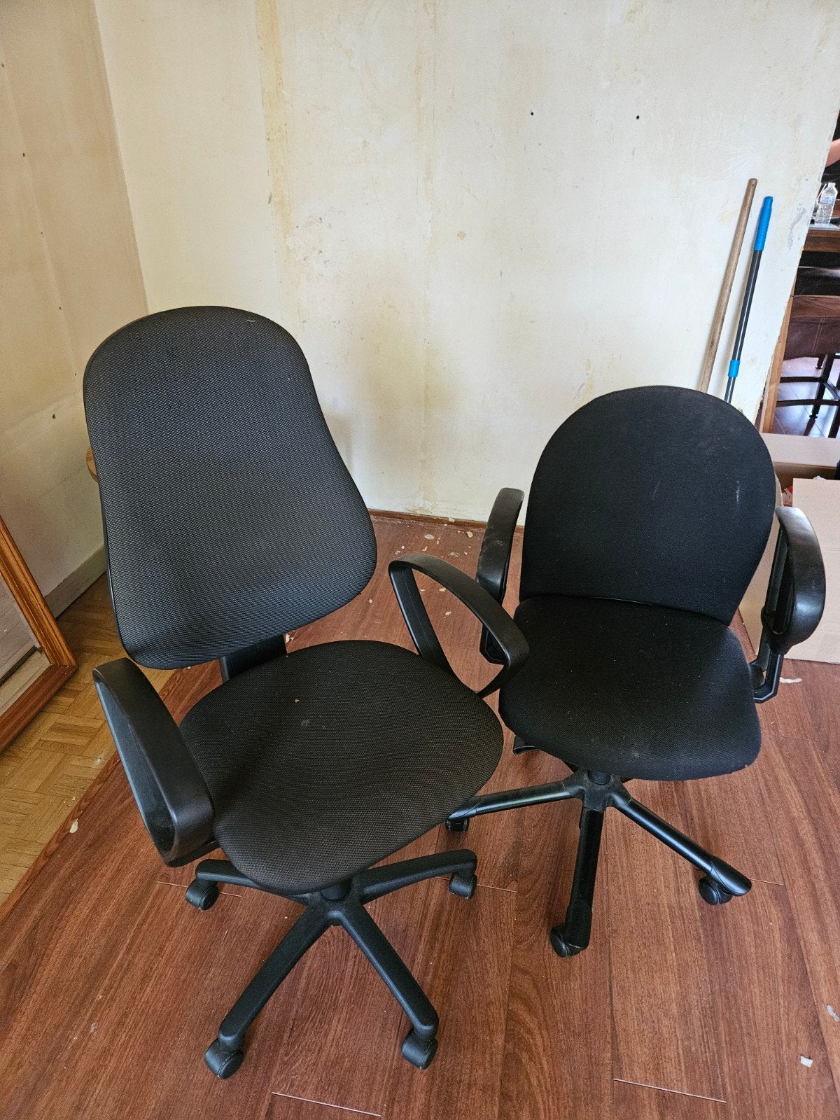Bureau stoelen, Ophalen