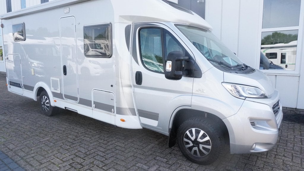 Carado T 67 DAKAIRCO/CAMERA/FIETSENDR, Caravans en Kamperen, Watertank (Schoon), 7 tot 8 meter, Bedrijf, ABS