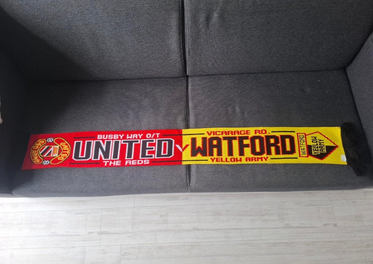 Manchester United Watford sjaal, Verzamelen, Ophalen of Verzenden, Zo goed als nieuw, Buitenlandse clubs, Vaantje of Sjaal