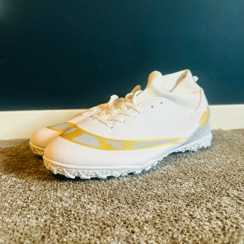 Witte Kunstgrasschoenen/Zaalschoenen Maat 42 Heren, Ophalen of Verzenden, Nieuw, Schoenen