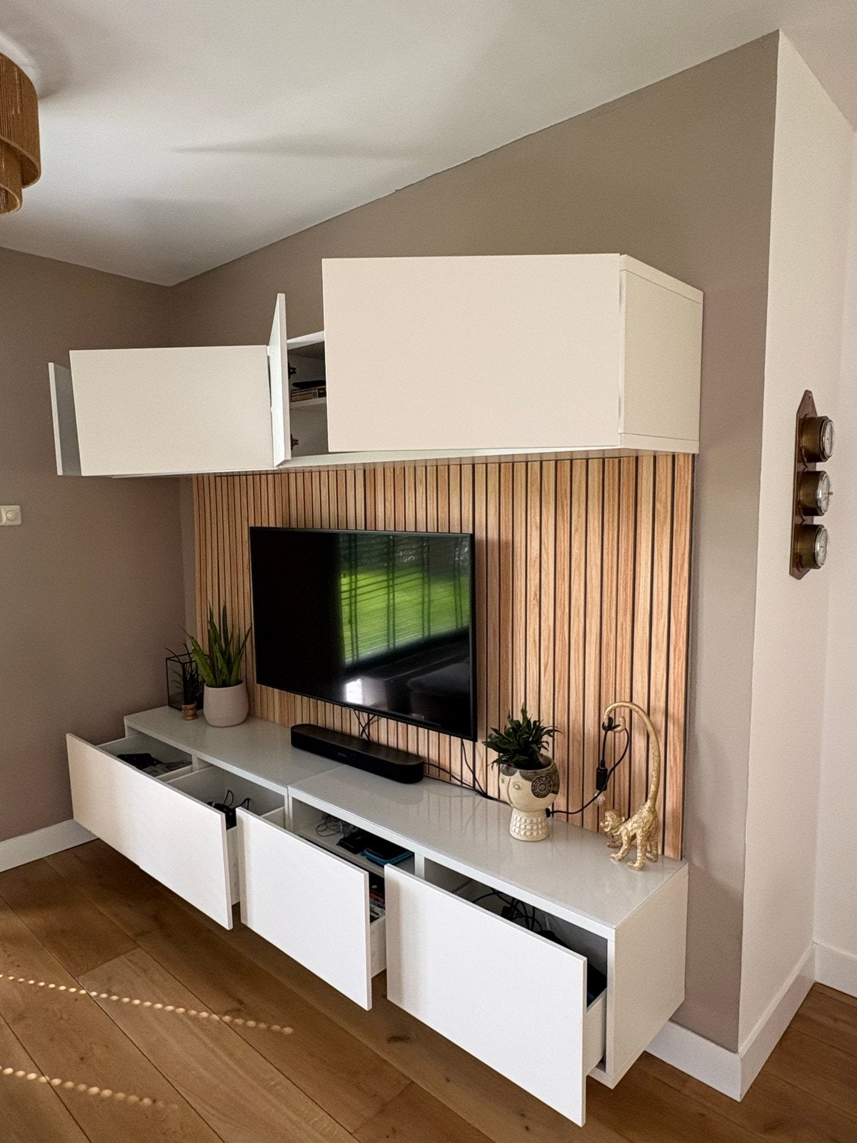 IKEA Besta TV-meubel wit met lades, deuren en glasplaten, Huis en Inrichting, Kasten | Televisiemeubels, Ophalen, Gebruikt, Glas