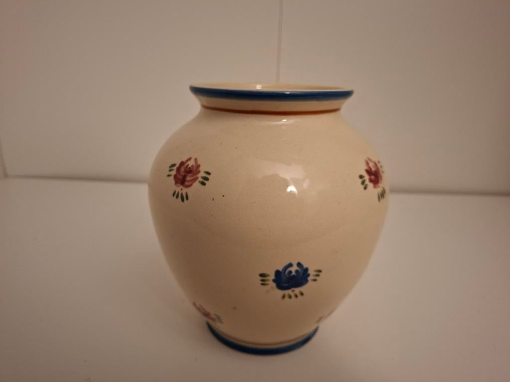 Mooie vaas met blauwe en rode bloemmotieven, Antiek en Kunst, Antiek | Vazen, Ophalen