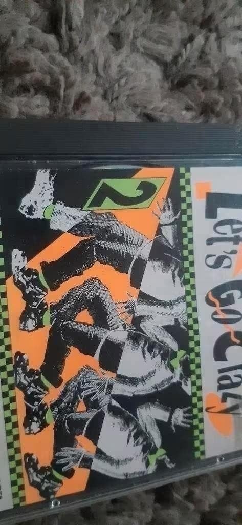 Let's Go Crazy 2 CD - Diverse Artiesten (Jaren '90 Dance), Cd's en Dvd's, Ophalen of Verzenden, Gebruikt, Dance, Verzamelalbum