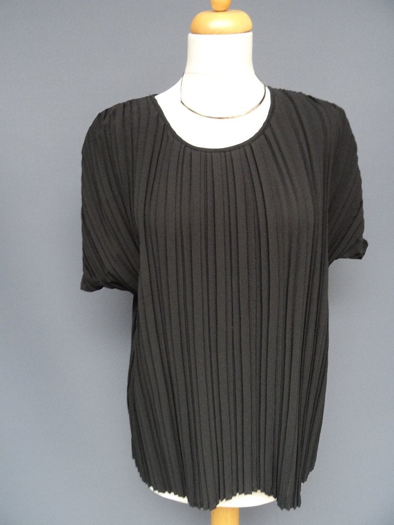 DREAMSTAR maat L, aparte plisse top., Kleding | Dames, Maat 38/40 (M), Dreamstar, Zwart, Ophalen of Verzenden