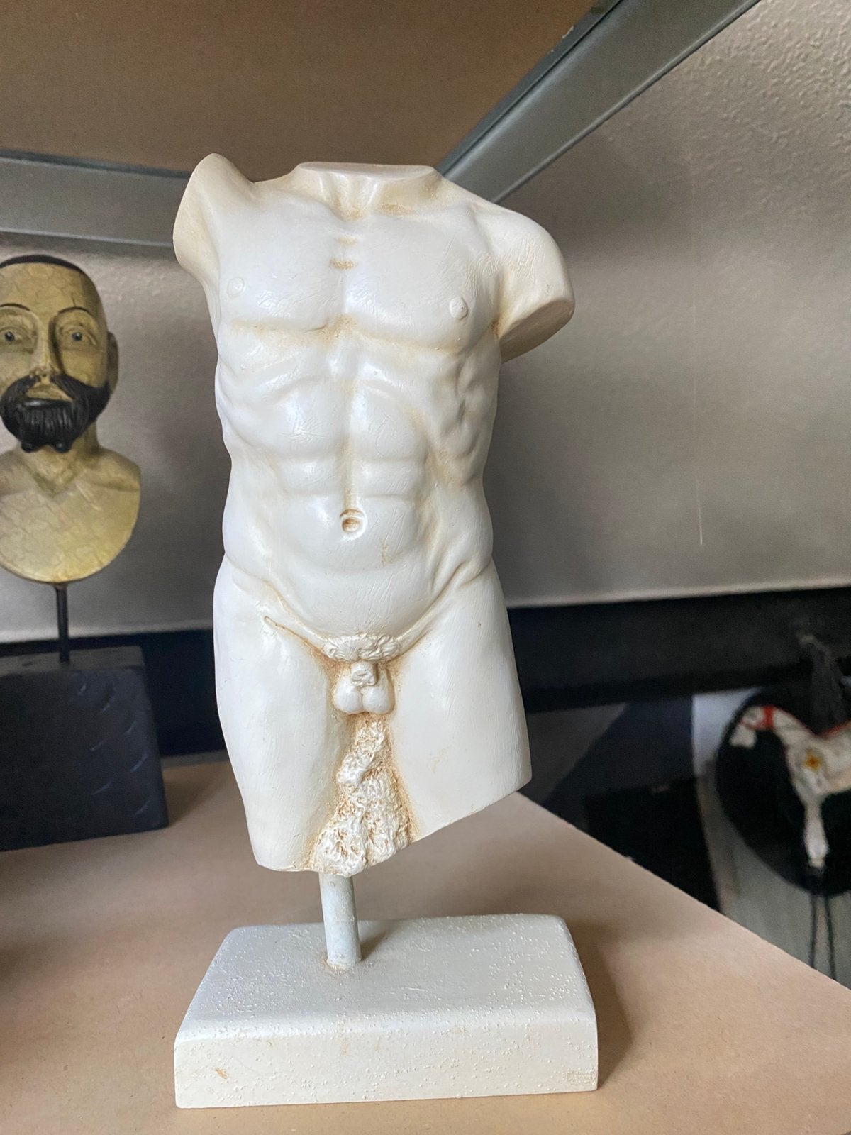 Torso op standaard, Ophalen