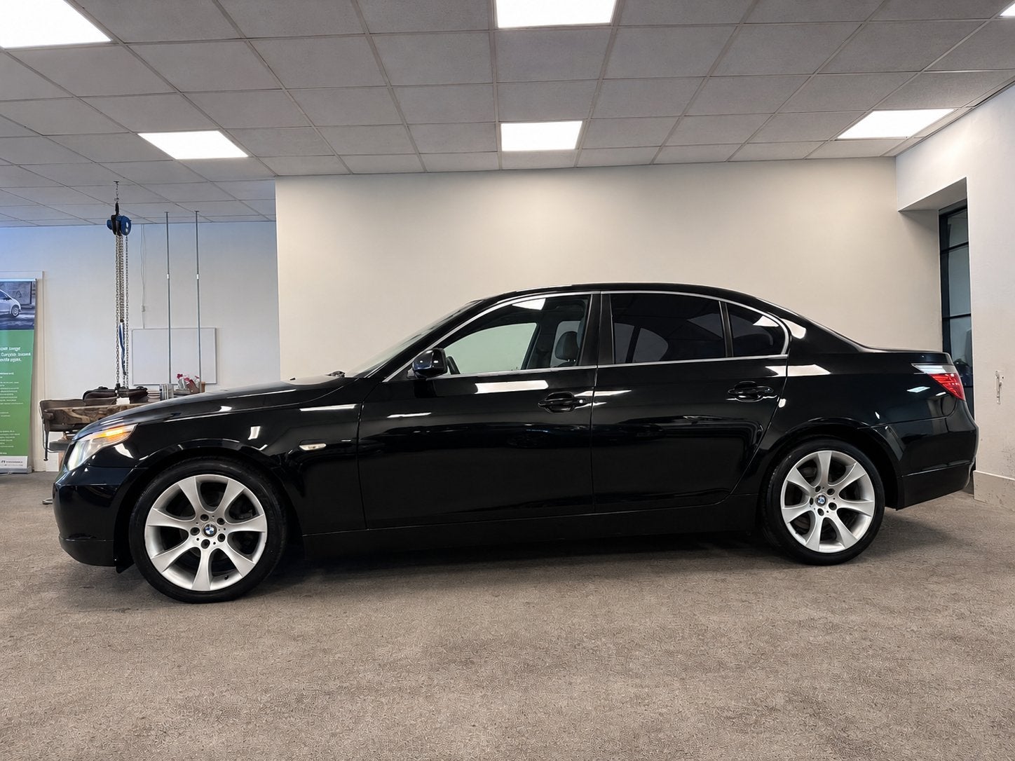 BMW 520i E60 2.2 6 cilinder *schuifdak, navi, pdc, xenon*, 2171 cc, Achterwielaandrijving, Zwart, Handgeschakeld