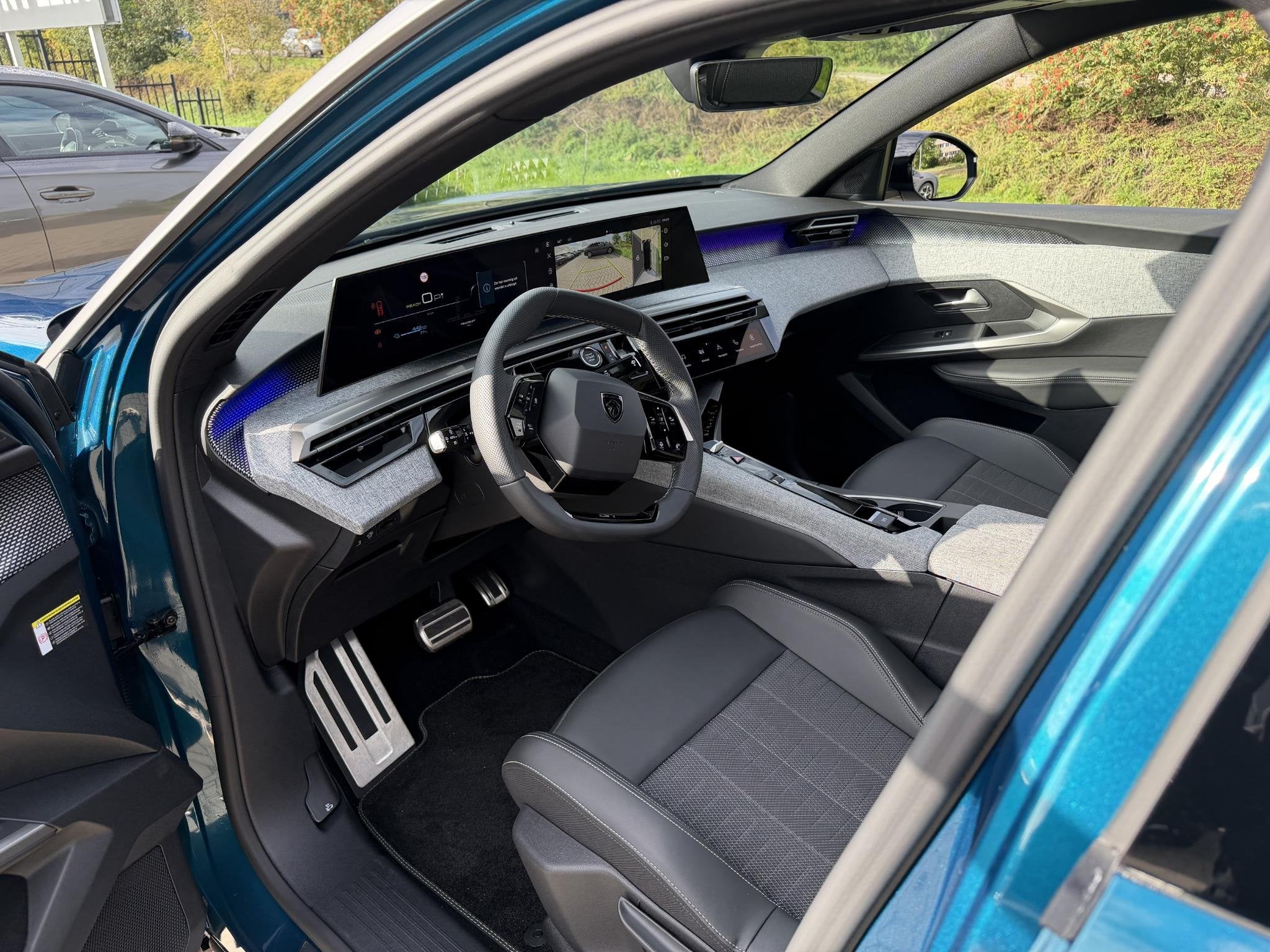Peugeot e-3008 GT Long Range 230 97 kWh, Auto's, 12 maanden, 101 kWh, Blauw, Leder en Stof