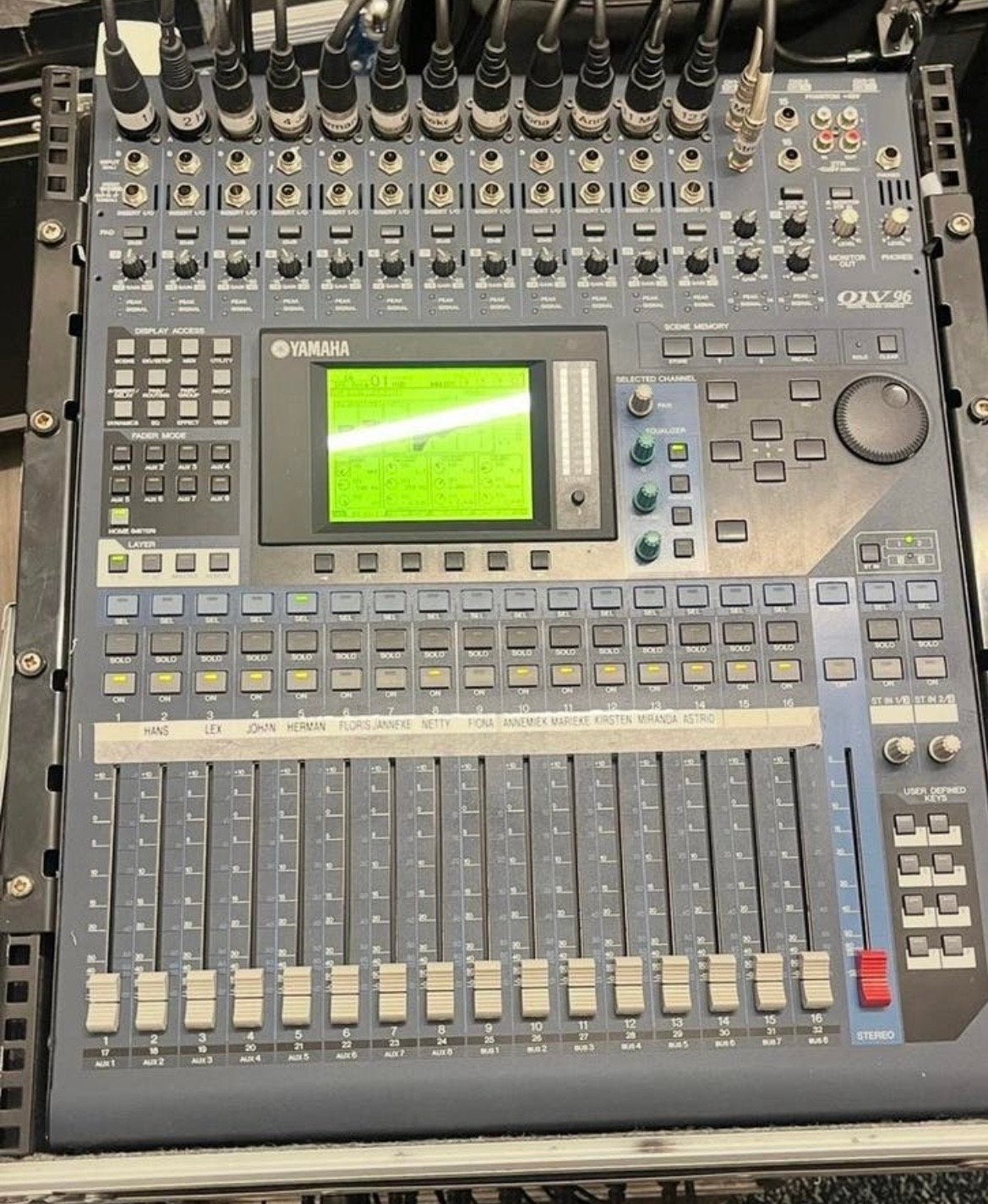 Yamaha O1V96 V2 Digitale Mixer met Flightcase, Ophalen, Gebruikt, 10 tot 20 kanalen, Microfooningang