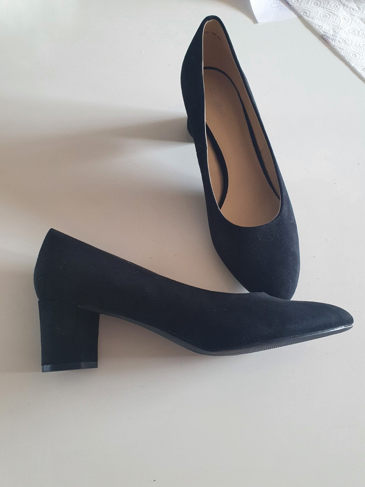 Nieuw! mooie zwarte suède pumps maat 43!, Kleding | Dames, Pumps, Verzenden, Zwart, Nieuw