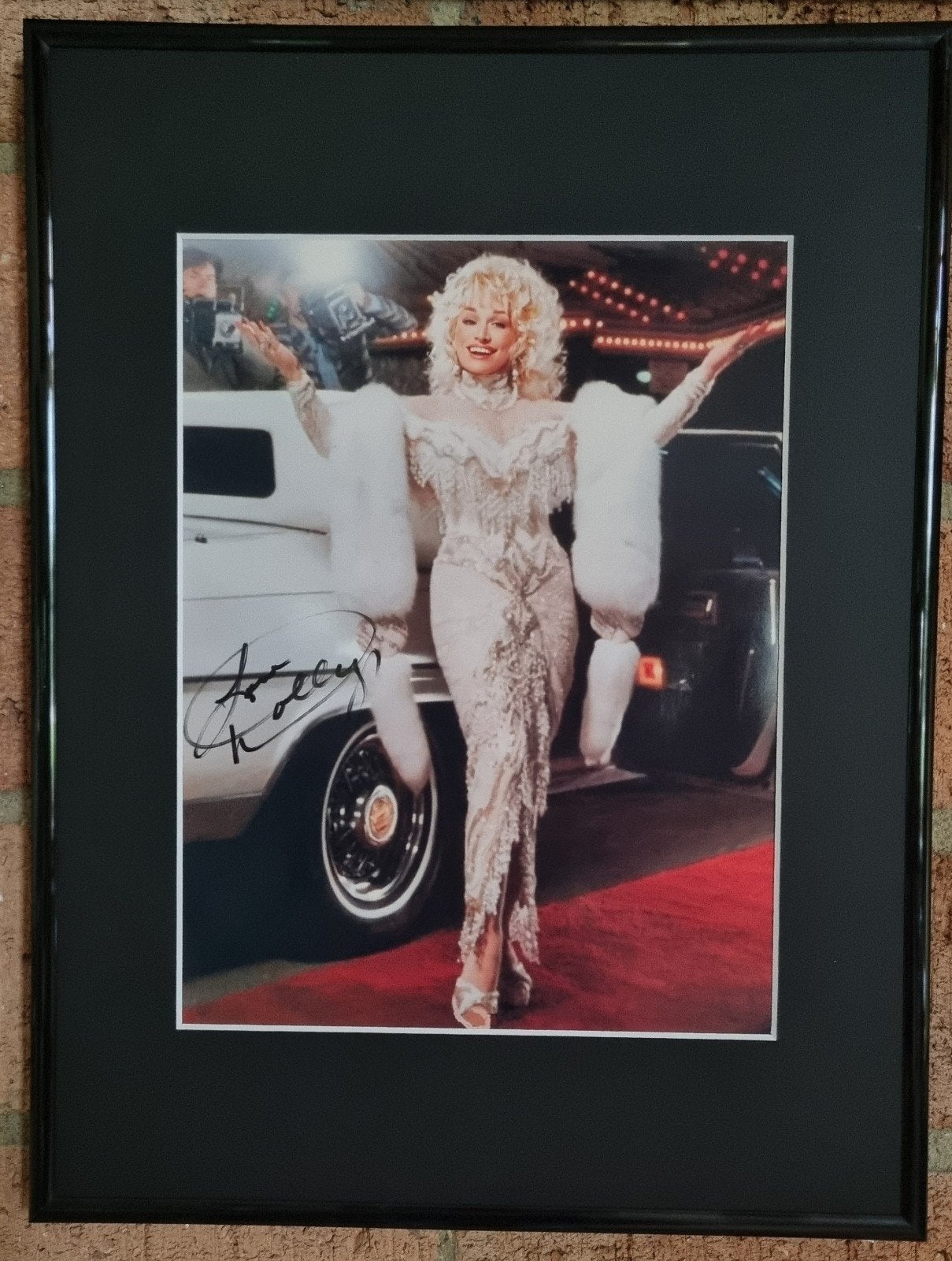 Dolly Parton gesigneerde foto / foto + handtekening, Verzamelen, Muziek, Artiesten en Beroemdheden, Ophalen of Verzenden, Zo goed als nieuw