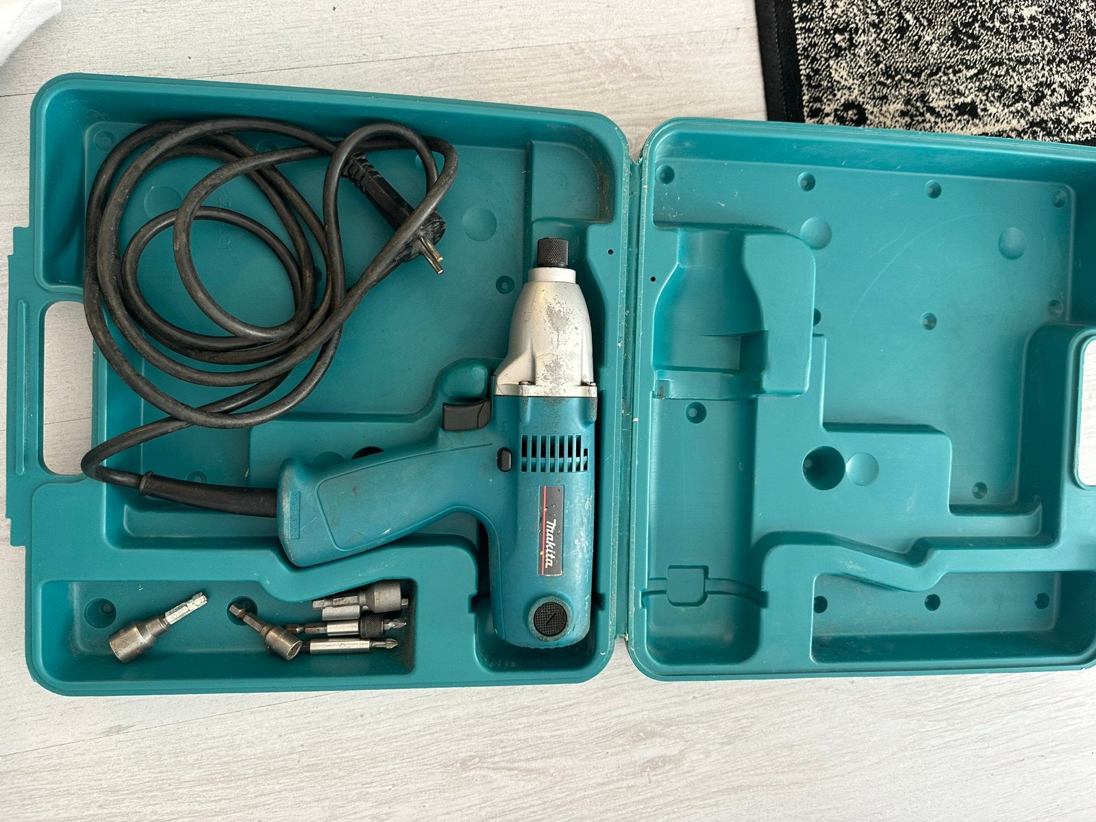 Makita 6951 Slagmoersleutel met accessoires en koffer, Ophalen of Verzenden, Gebruikt, Minder dan 400 watt, Overige typen