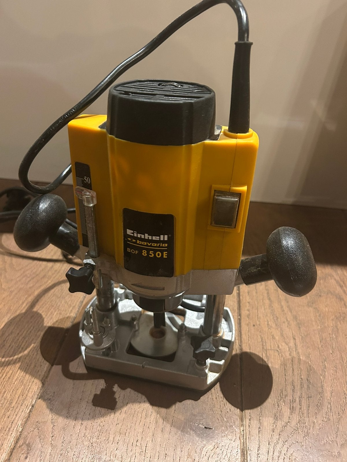Bovenfrees einhell, Doe-het-zelf en Verbouw, Gereedschap | Freesmachines, Ophalen, Zo goed als nieuw, Elektrisch, Bovenfrees