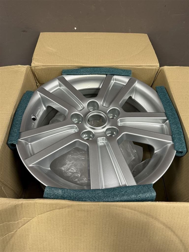 Nissan Leaf 16\" lichtmetalen velg met center cap, Ophalen of Verzenden, Zo goed als nieuw