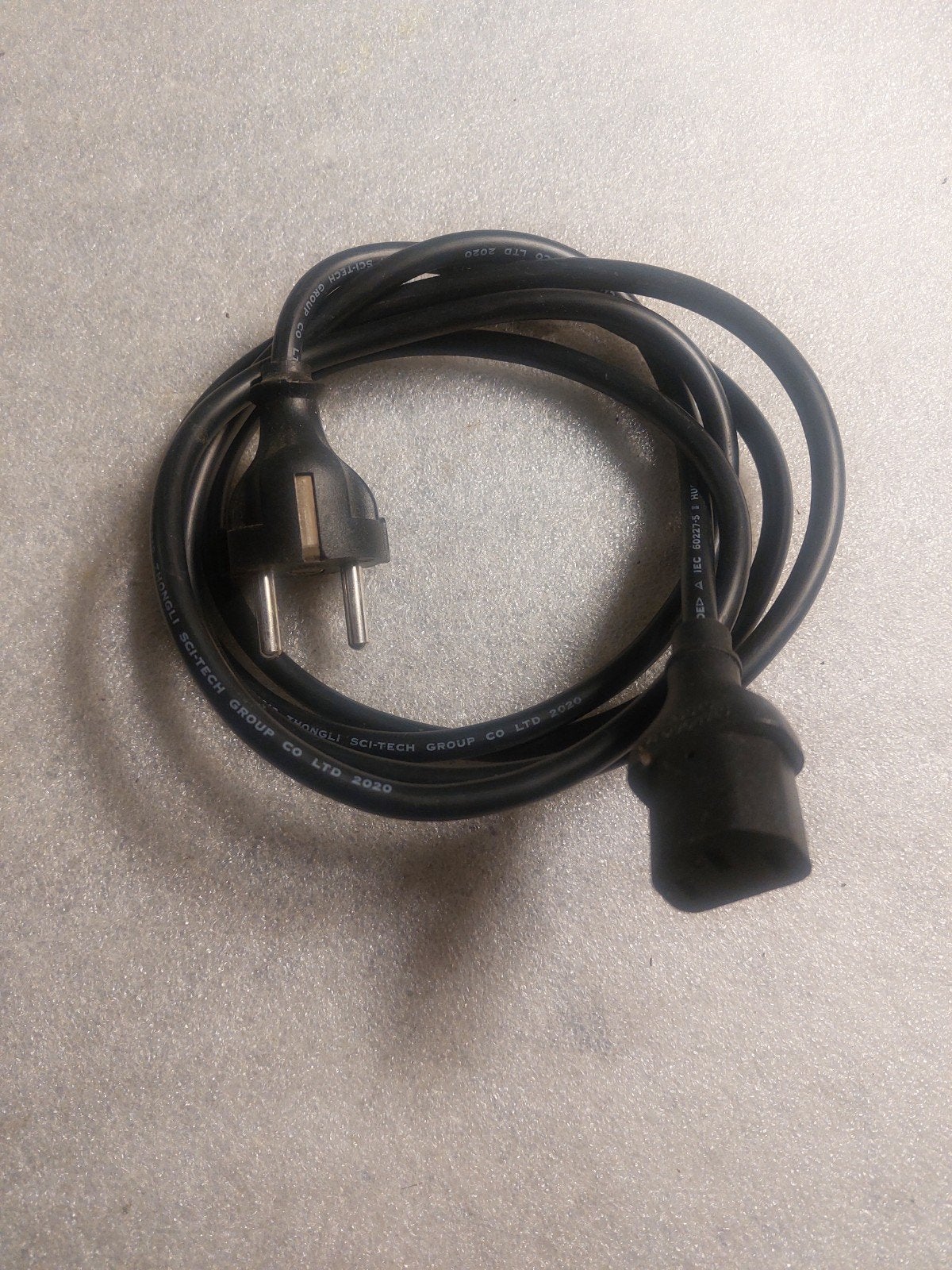 Apparaatsnoer 2 meter - Stroomkabel C13, Ophalen of Verzenden, Zo goed als nieuw
