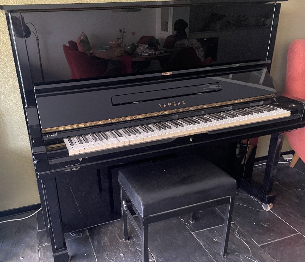 Yamaha Piano - Zwart Hoogglans met Kruk