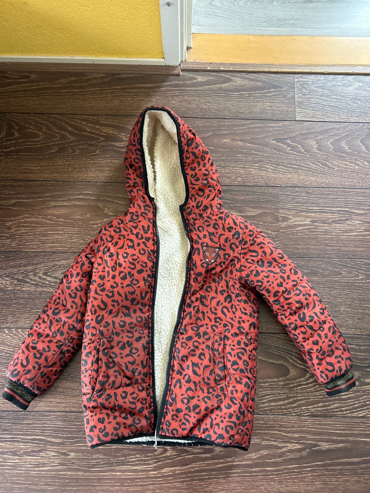 Omkeerbare jas met luipaardprint en teddy voering- Maat 128, Ophalen, Gebruikt, Jongen of Meisje