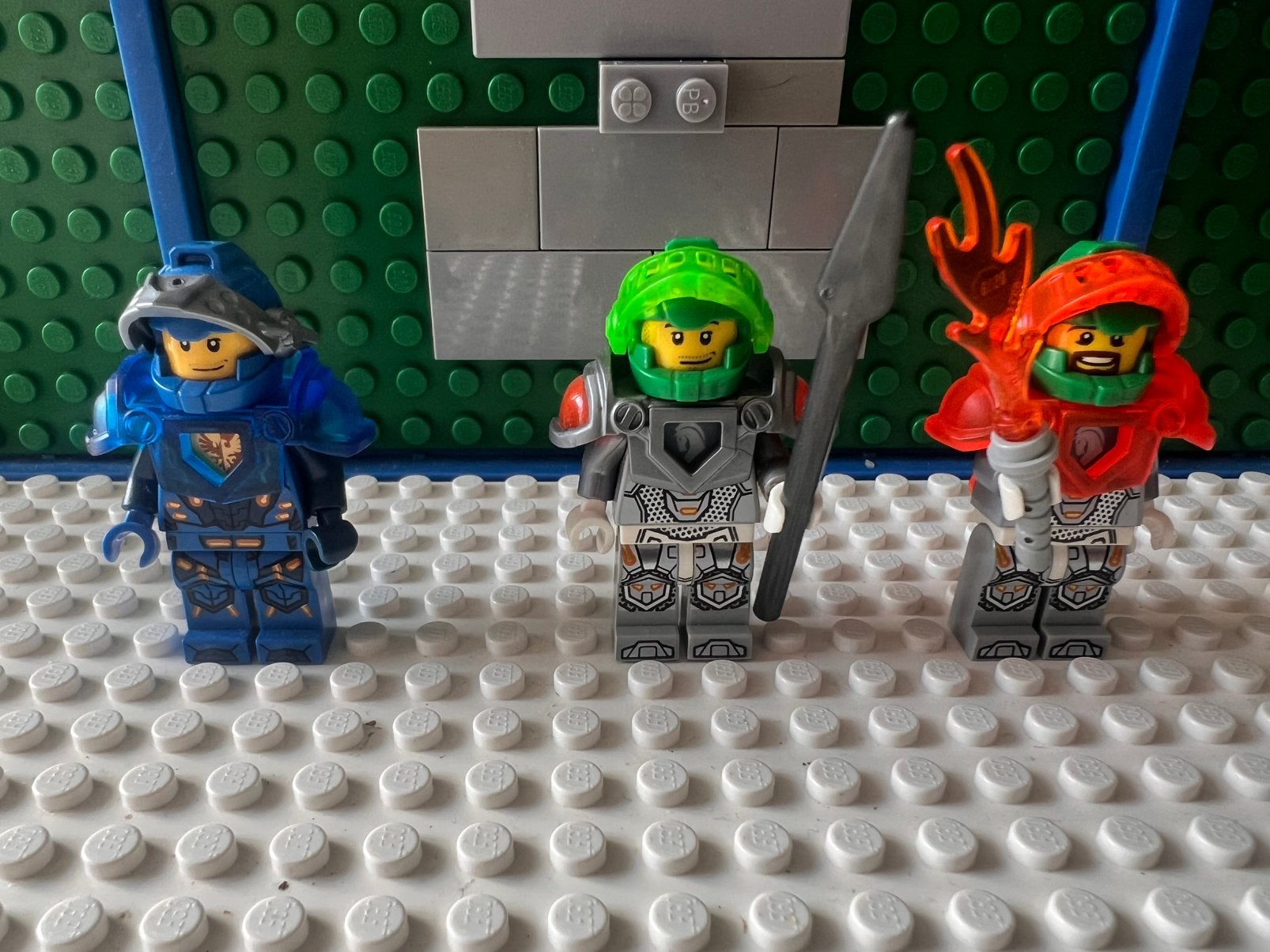 Lego minifiguren nexo knights, Kinderen en Baby's, Ophalen of Verzenden, Zo goed als nieuw