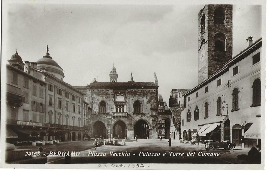BERGAMO PIAZZA VECCHIA AUTO CABRIOLETTE 1932   nr 1027, Verzenden, 1920 tot 1940, Ongelopen, Italië