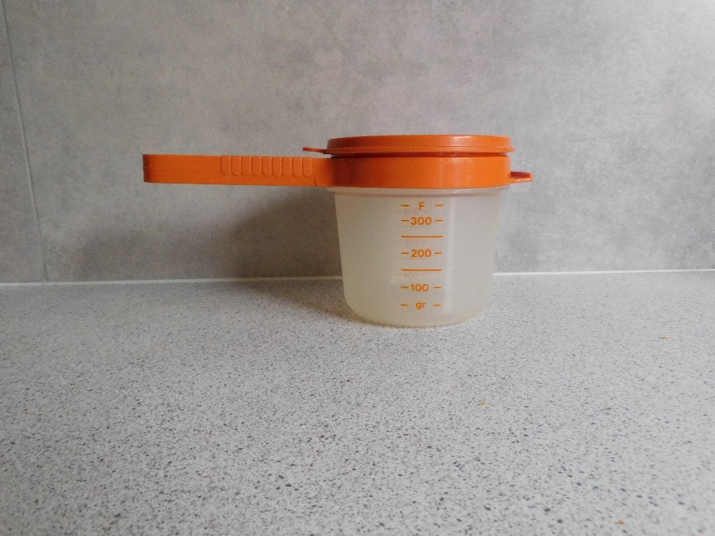 Tupperware Hand Knijp Zeef en Maatkan 450 ml. Oranje, Huis en Inrichting, Keuken | Tupperware, Ophalen of Verzenden, Zo goed als nieuw