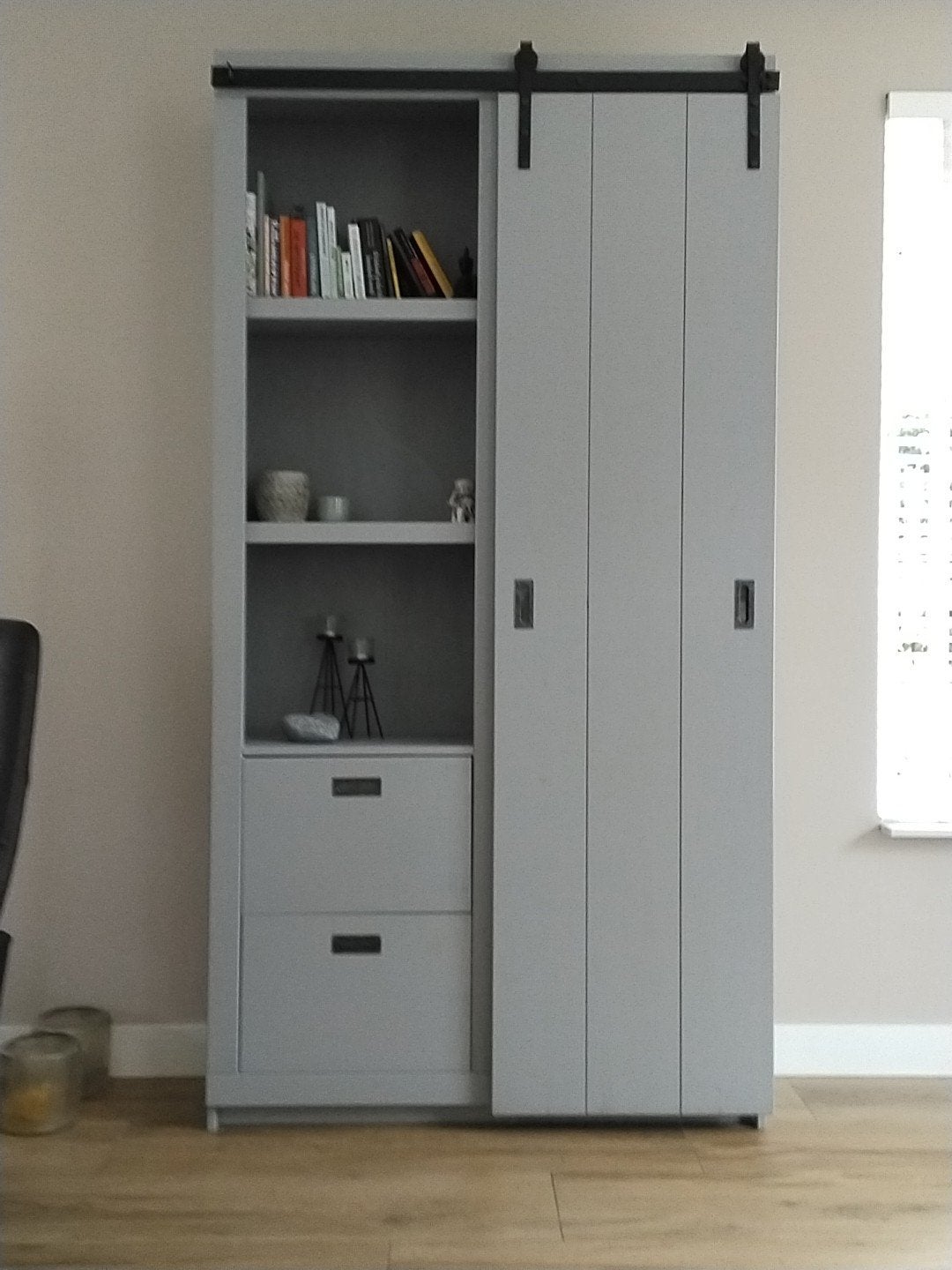 Grijze houten kast met laden, vakken en schuifdeur, Minder dan 50 cm, Gebruikt, Met deur(en), 200 cm of meer