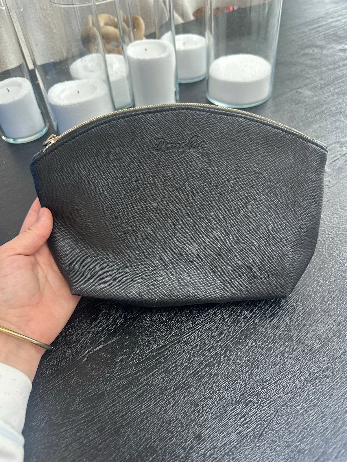 Douglas make-up tasje zwart met gouden rits, Ophalen of Verzenden, Zo goed als nieuw, Zwart, Dame