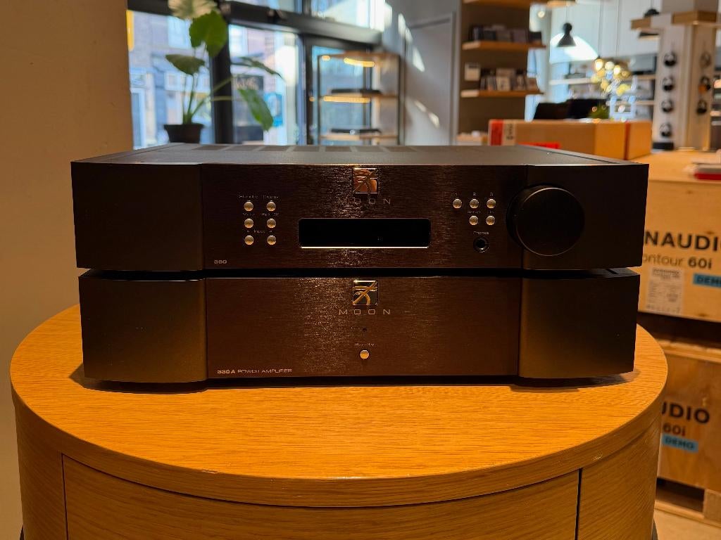 Moon 390 voorversterker HDMI met 330A eindversterker, Tuner of Radio, Losse componenten, Zo goed als nieuw, Ophalen