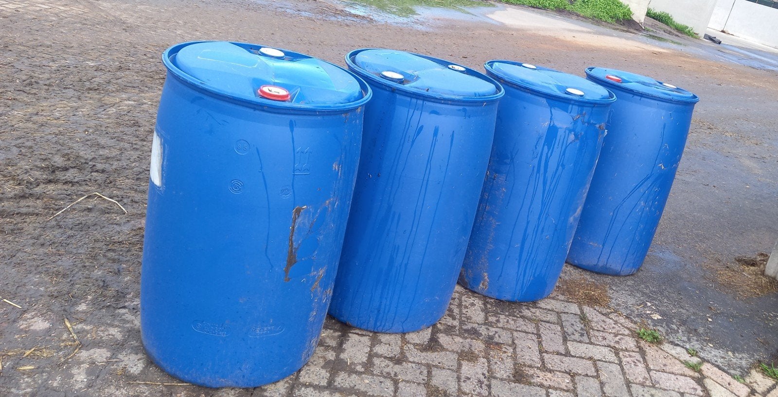 4x Blauwe plastic vaten / regentonnen (210 liter) – ZGAN, 150 liter of meer, Ophalen, Gebruikt, Kunststof