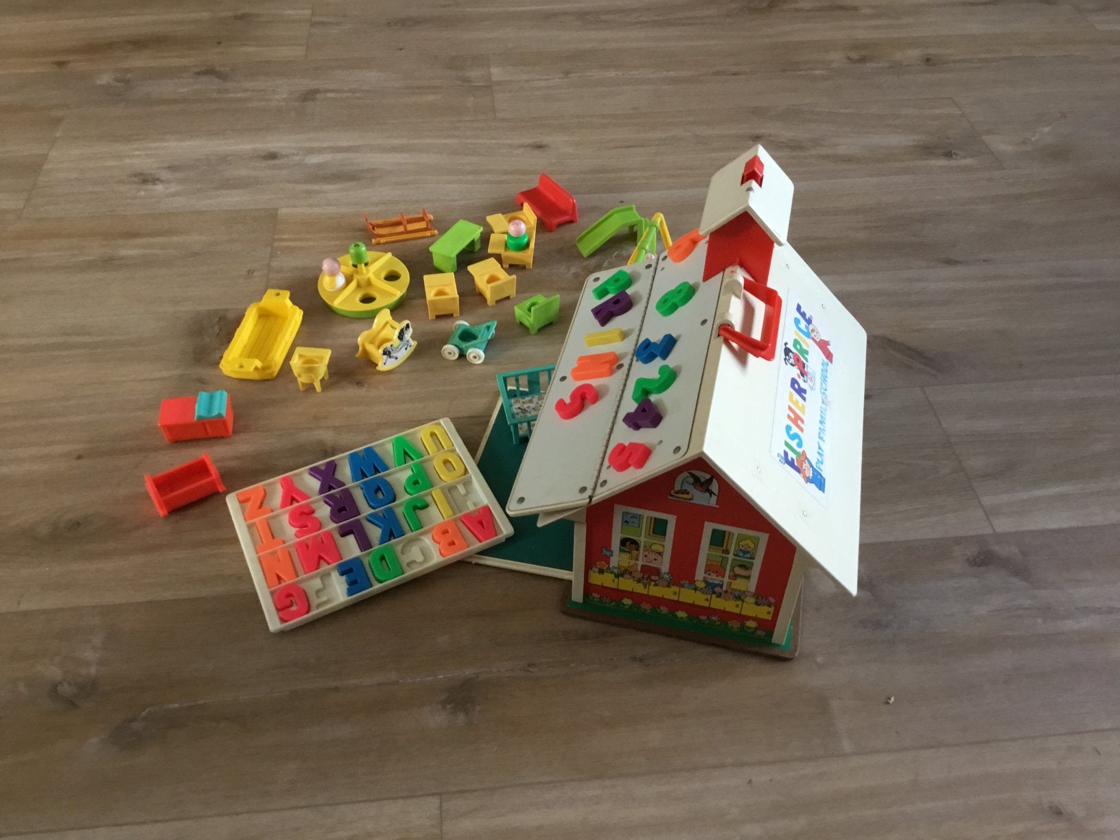 Te Koop .  Fischer Price Schooltje  met  toebehoren., Ophalen, Gebruikt, Speelset