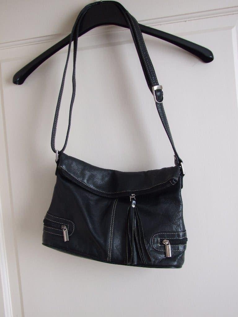 Nette zwarte leren schoudertas, Sieraden, Tassen en Uiterlijk, Tassen | Schoudertassen, Overige merken, Zwart, Ophalen of Verzenden