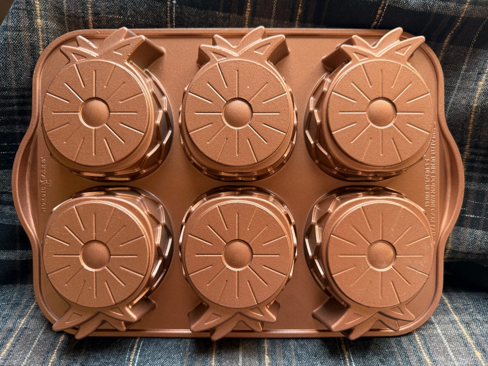 Nordic Ware Ananas Cakelet Bakvorm - 6 Mini Cakes, Ophalen of Verzenden, Nieuw, Taarten, Bakvorm
