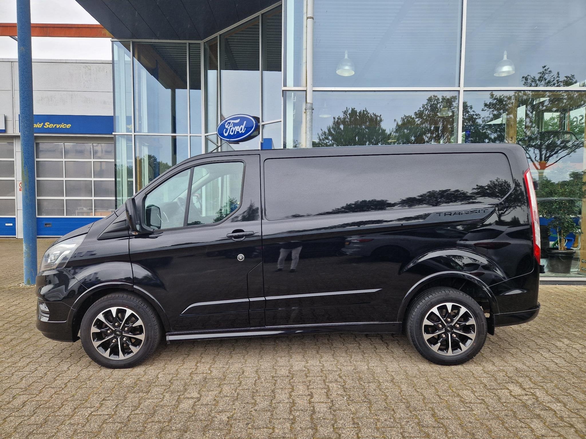 Ford Transit Custom 320 2.0 TDCI L1H1 Sport | 185PK! | ZEER, 15 km/l, Euro 6, 4 cilinders, Leder en Stof