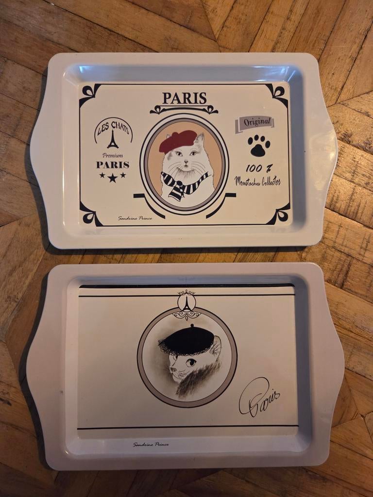 2 kleine dienbladen wit poes paris, Ophalen of Verzenden, Glas of Kopje