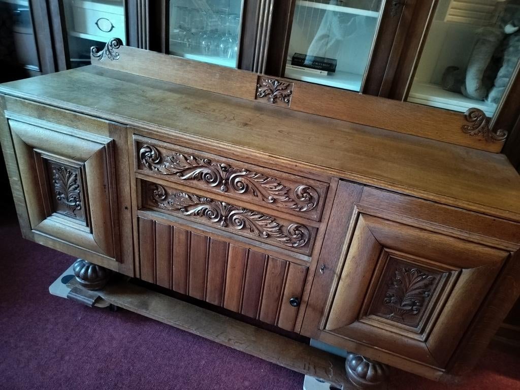 Antiek massief houten dressoir met prachtig houtsnijwerk, Ophalen
