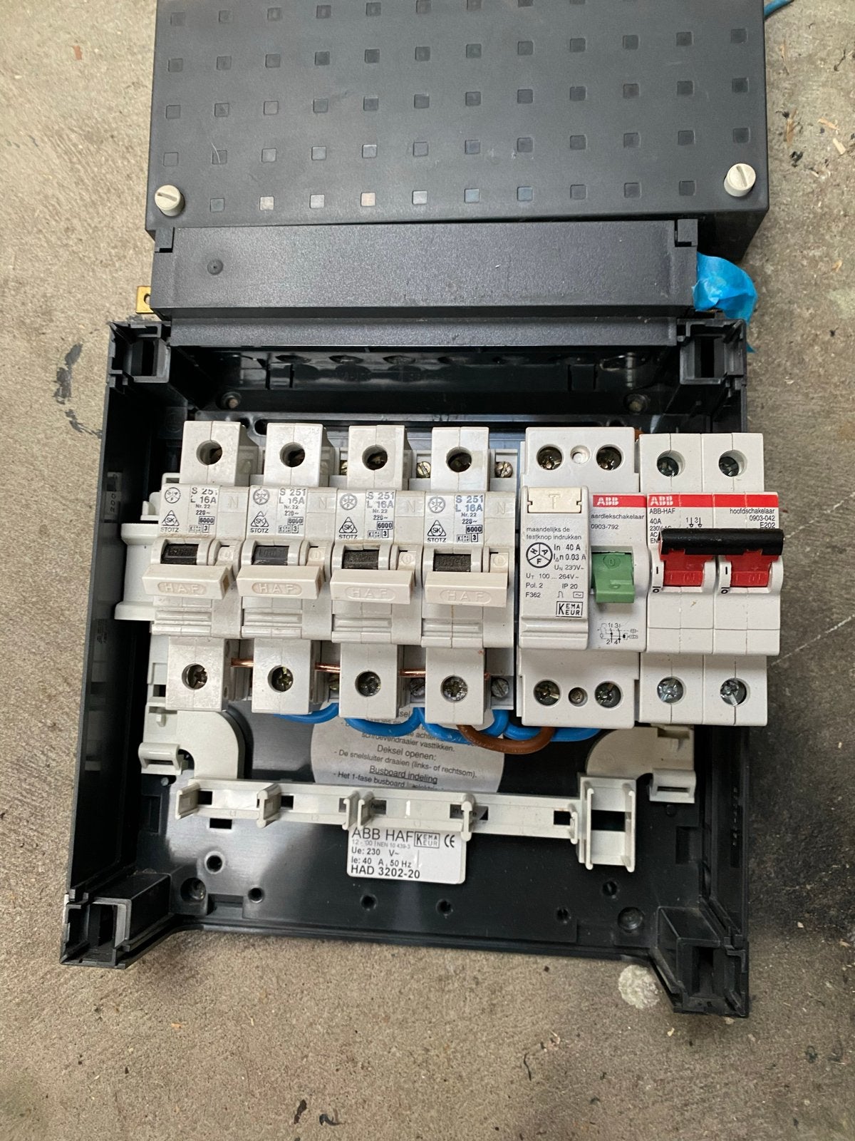 ABB Groepenkast met 4 groepen en aardlekschakelaar, Ophalen of Verzenden, Gebruikt, ABB, Groepenkast