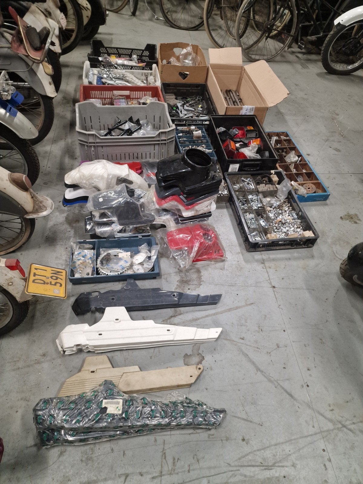 Te koop zeer grote partij puch maxi onderdelen., Ophalen