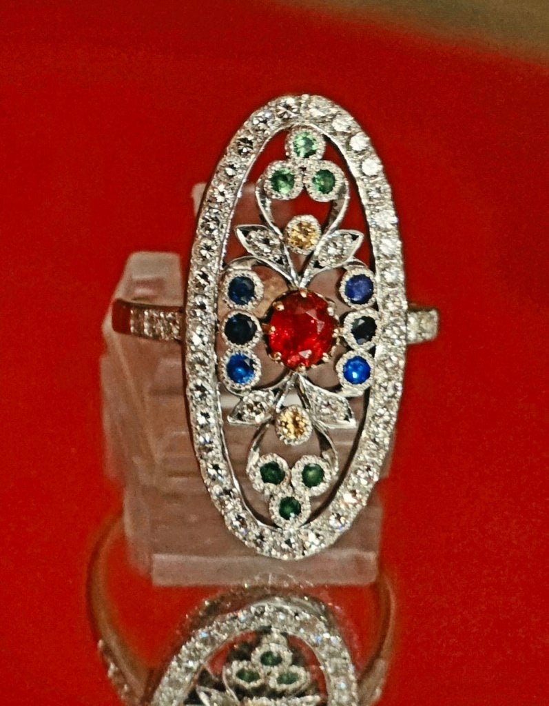 Exclusieve ring met spinel, tsavorieten,diamanten, saffier, Ophalen of Verzenden, Zo goed als nieuw, 17 tot 18, Met edelsteen