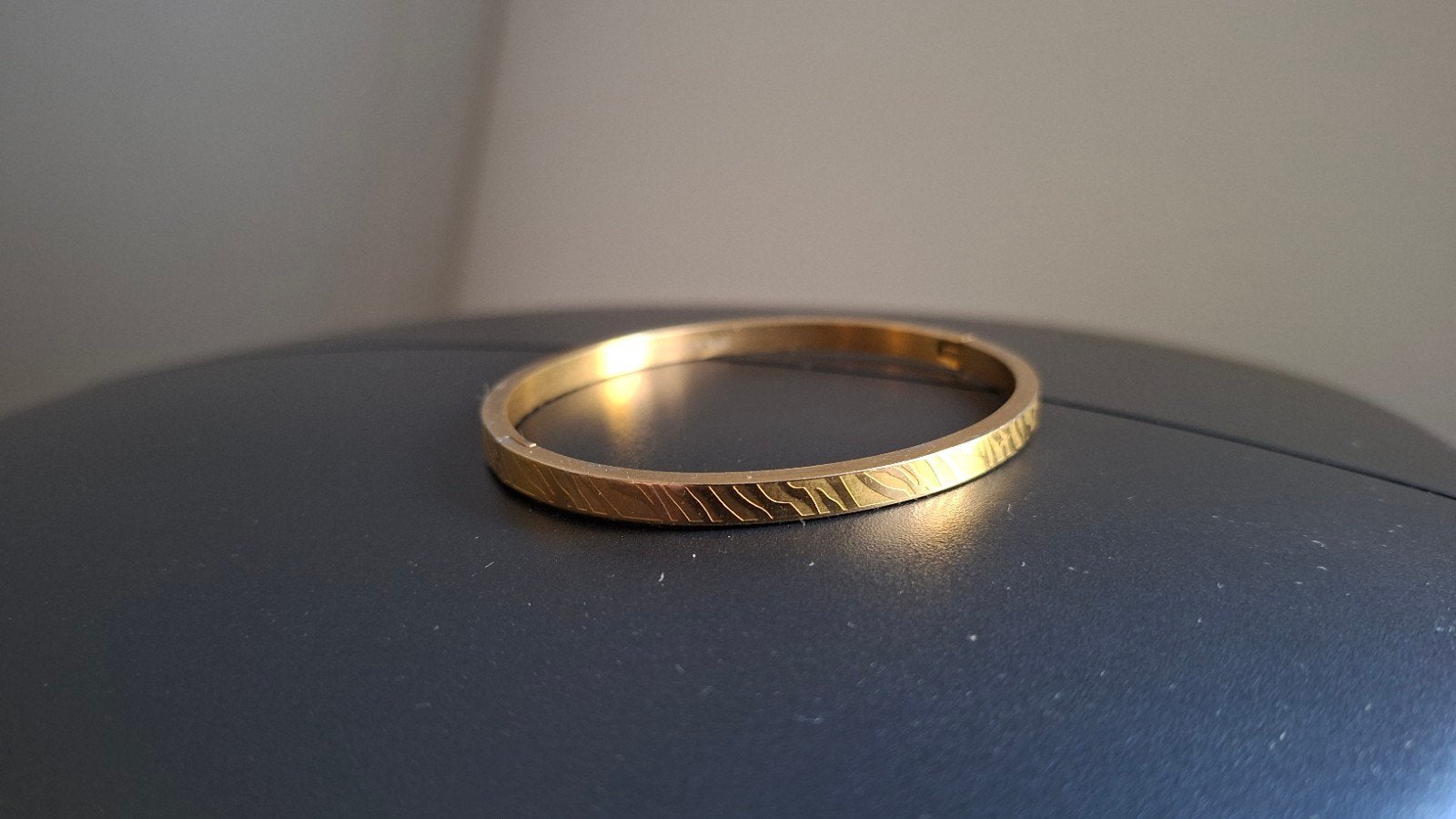 Goudkleurige Yehwang Armband met Zebra Patroon, Ophalen of Verzenden, Gebruikt, Goud, Staal