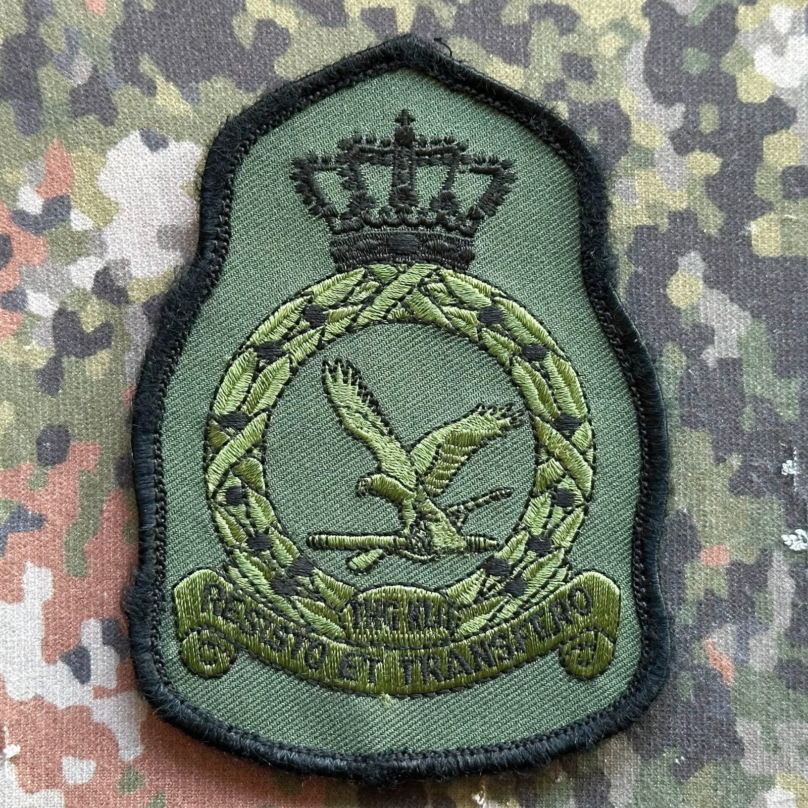 Patch Kroonembleem THG KLU (huidige DHC), Ophalen of Verzenden, Luchtmacht, Nederland, Embleem of Badge