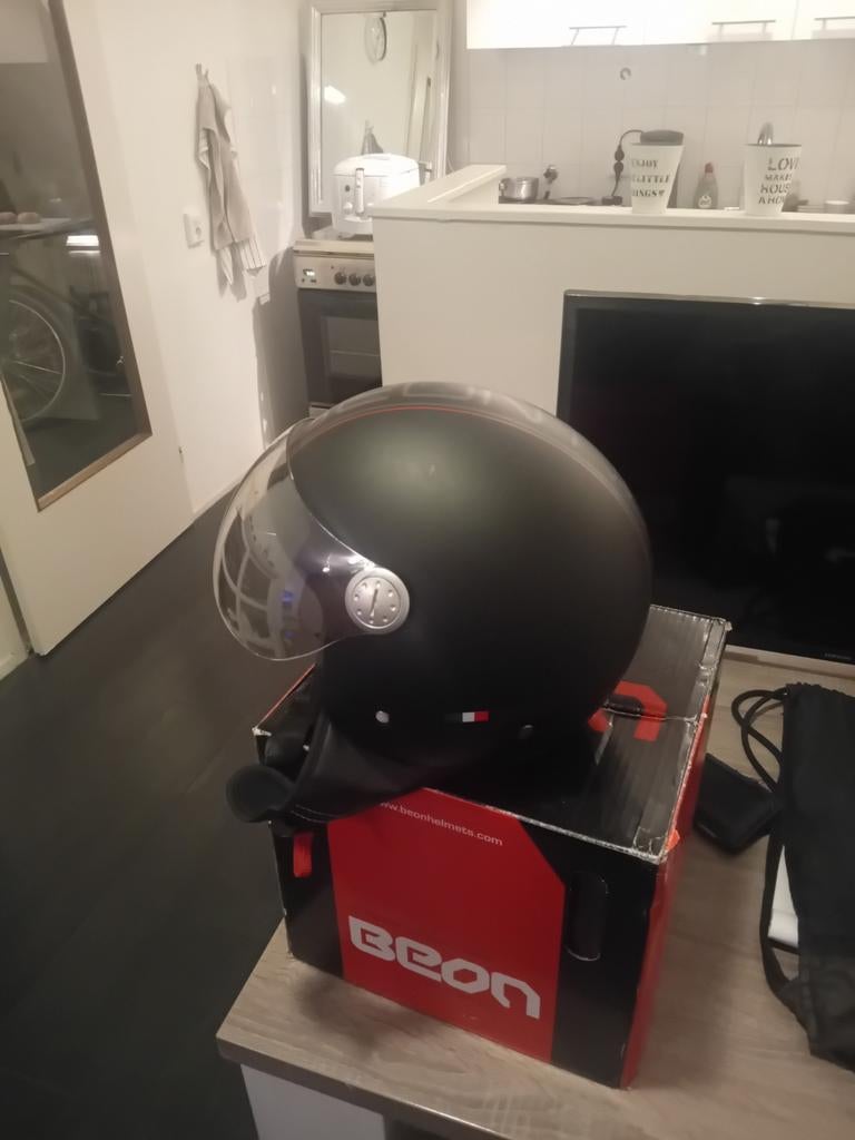 Beon helm  /  MAAT M, Ophalen of Verzenden, Zo goed als nieuw