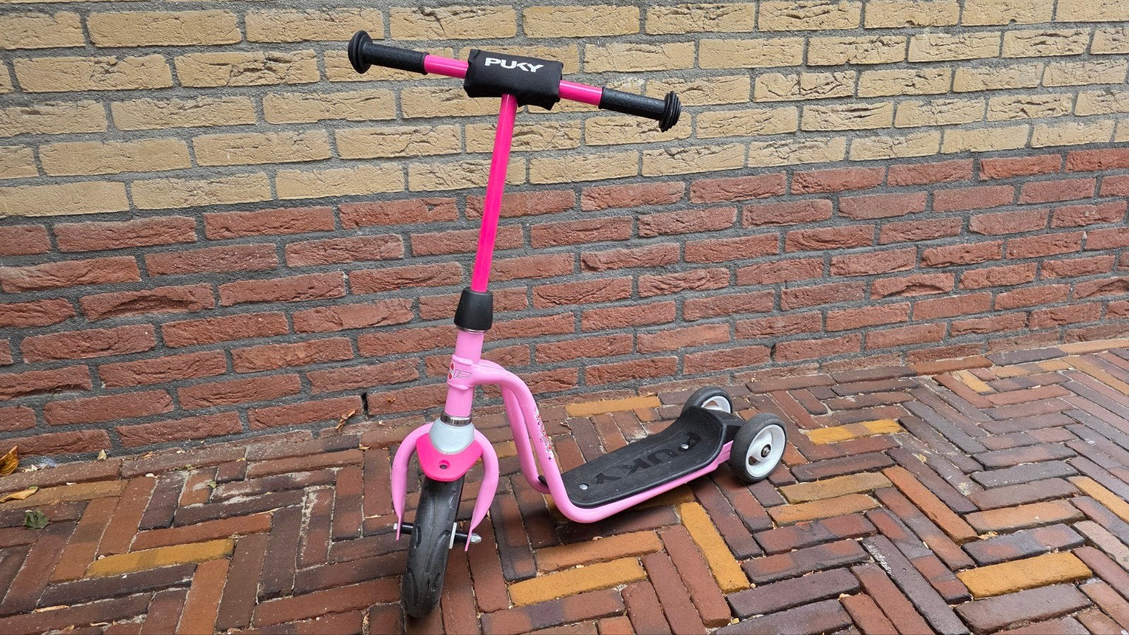 Puky R1 roze kinderstep met kinbeschermer - in prima staat, Ophalen, Zo goed als nieuw, Gewone step, Puky
