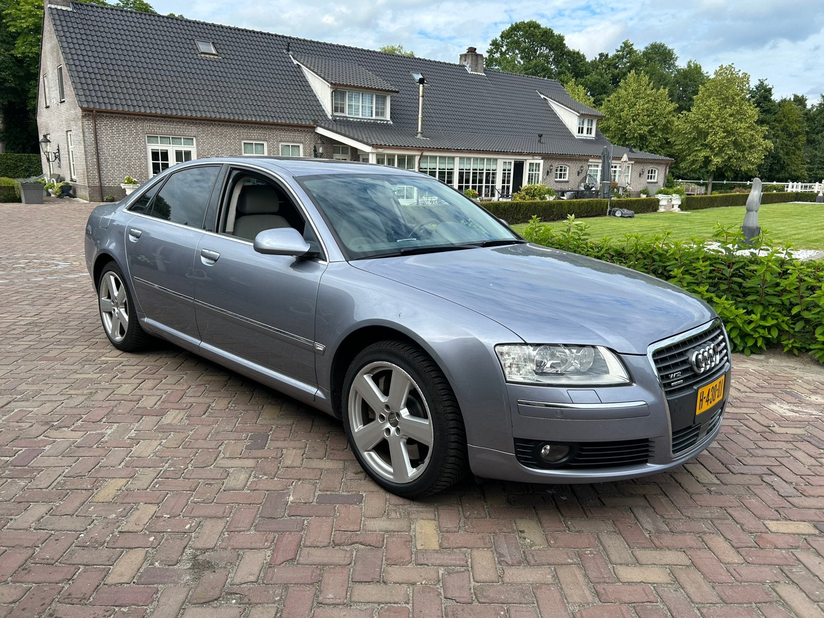 Audi 2005 Grijs, 10 km/l, Particulier, 129 €/maand, 5998 cc