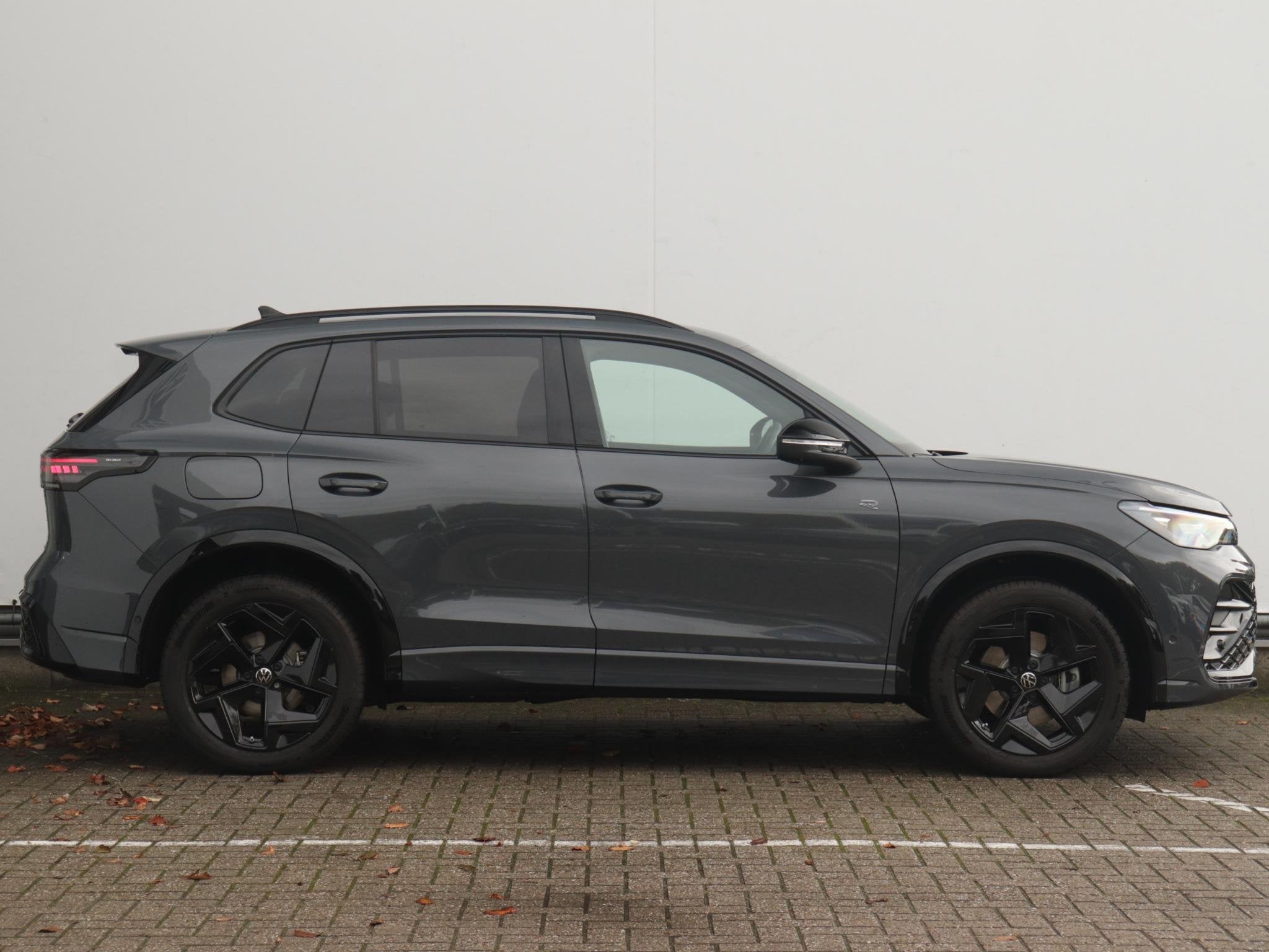 Volkswagen Tiguan 1.5 eHybrid R-Line Edition 272pk | Trekhaa, Stof, 4 cilinders, 2000 kg, Plug-in hybride